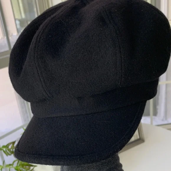 Black Newsboy Cap - Picture 4 of 11